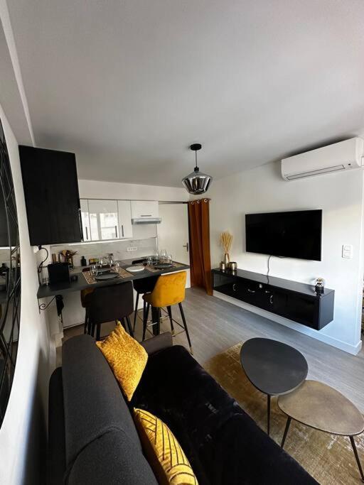 Joli F2, 7 Min De La Gare Apartment